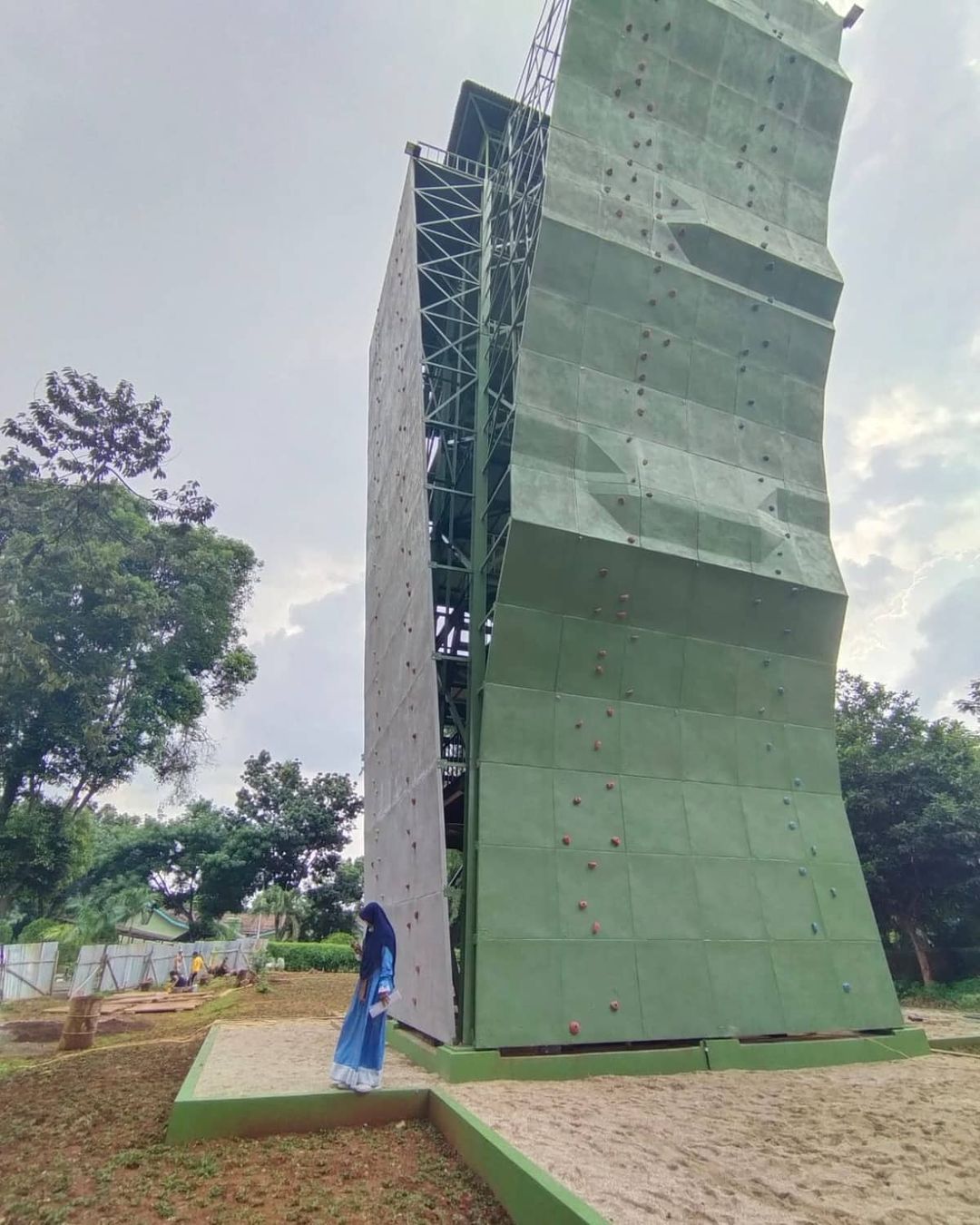 Pembangunan Wall Climbing Menara Serba Guna Tipe Speed Lead Kopassus Group 3 Cijantung Jakarta Timur